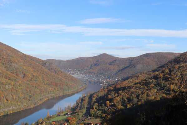 Sebuzín, 25.10.2022
Vrch Lenoch, Havraní skála. Labe, Brná a Vysoký Ostrý.
Keywords: Ústí nad Labem Sebuzín České středohoří vrch Lenoch Havraní skála