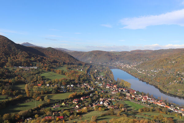 Sebuzín, 25.10.2022
Vrch Lenoch, Havraní skála. Pohled na Sebuzín.
Schlüsselwörter: Ústí nad Labem Sebuzín České středohoří vrch Lenoch Havraní skála