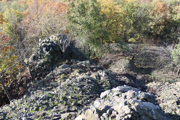 Sebuzín, 25.10.2022
Vrch Lenoch, Havraní skála.
Schlüsselwörter: Ústí nad Labem Sebuzín České středohoří vrch Lenoch Havraní skála