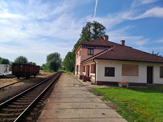 Sedmihorky, 3.6.2024
Železniční stanice Karlovice-Sedmihorky.
Klíčová slova: Karlovice Sedmihorky Český ráj