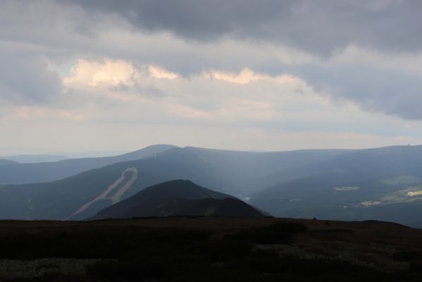 Špindlerův Mlýn, 12.8.2020
Luční hora. Pohled na Medvědín a Labský důl.
Keywords: Špindlerův Mlýn Krkonoše Luční hora Medvědín Labský důl