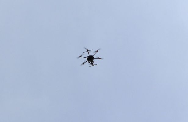 Pec pod Sněžkou, 16.6.2020
Zvědavý dron u Luční boudy.
Klíčová slova: Pec pod Sněžkou Krkonoše Luční bouda dron