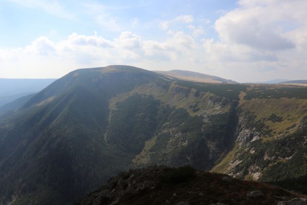 Pec pod Sněžkou, 16.9.2020
Krkonoše, Sněžka. Pohled na Studniční horu.
Klíčová slova: Pec pod Sněžkou Krkonoše Sněžka Studniční hora