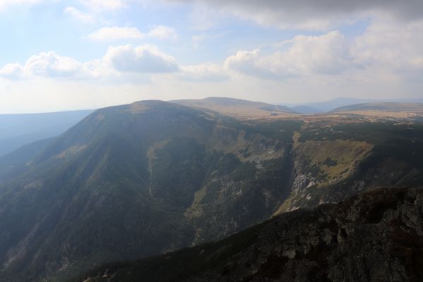 Pec pod Sněžkou, 16.9.2020
Krkonoše, Sněžka. Pohled na Studniční horu.
Klíčová slova: Pec pod Sněžkou Krkonoše Sněžka Studniční hora