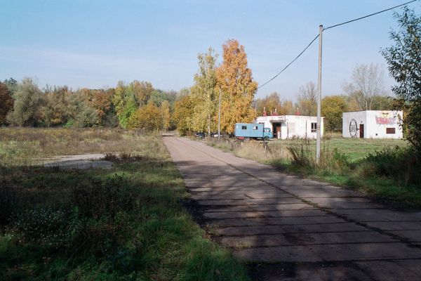 Předměřice nad Labem, 24.10.2004
Štěrkoviště mezi Labem a Správčickým písníkem (na snímku vlevo), využívané jako parkoviště automobilů. Biotop kovaříků Zorochros dermestoides a Z. meridionalis.
Keywords: Předměřice nad Labem Správčice písník Zorochros dermestoides meridionalis