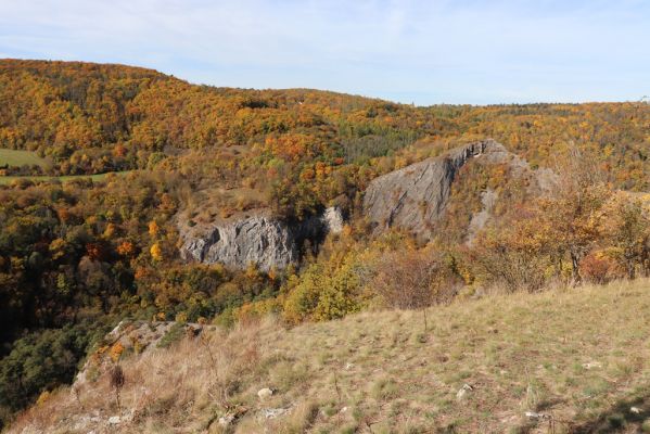 Svatý Jan pod Skalou, 20.10.2021
Vrch Třesina - pohled na vyhlídku Na mramoru.
Klíčová slova: Český kras Svatý Jan pod Skalou Třesina Na mramoru