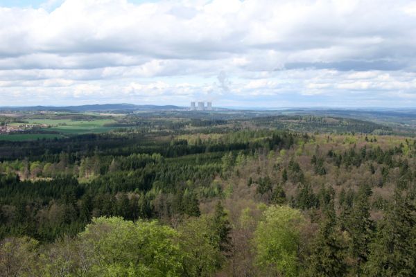 Hluboká nad Vltavou - Stará obora, 18.4.2009
Pohled z vrchu Velký Kameník na Temelín.
Keywords: Hluboká nad Vltavou Stará obora Velký Kameník Temelín