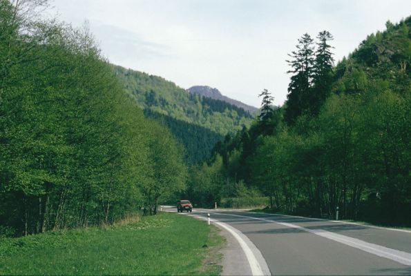 Staré Hory, 12.5.1997
Hlavní dolina u ústí Velké Zelené. V pozadí Majerova skala.
Klíčová slova: Staré Hory Velká Zelená