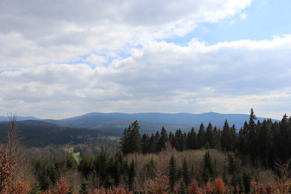 Stožec, 30.4.2023
Šumava, Stožec, holoseč na jižním svahu. Pohled na Jelenskou horu a vrch V Pařezí.
Keywords: Stožec Šumava vrch Stožec