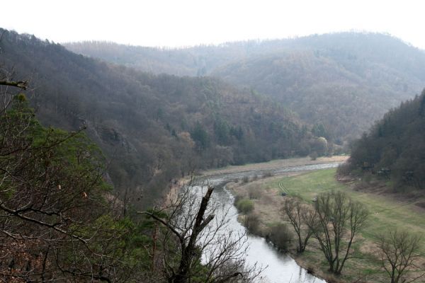 Roztoky, 4.4.2009
Pohled na rezervaci Stříbrný luh z jejího severozápadního okraje.
Klíčová slova: Křivoklátsko Roztoky Stříbrný luh