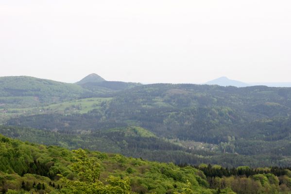 Česká Kamenice, Líska, 12.5.2015
Pohled ze Studence na klíč a Ralsko.


Mots-clés: Česká Kamenice Líska vrch Studenec Klíč Ralsko