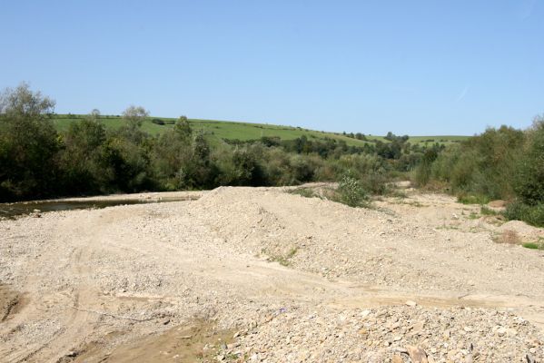 Sveržov, 17.9.2014
Meandry Kamence - zregulováno.



Schlüsselwörter: Sveržov řeka Kamenec