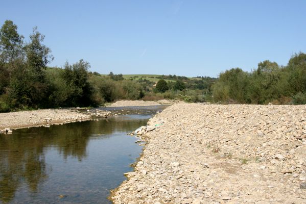 Sveržov, 17.9.2014
Meandry Kamence - zregulováno.



Klíčová slova: Sveržov řeka Kamenec