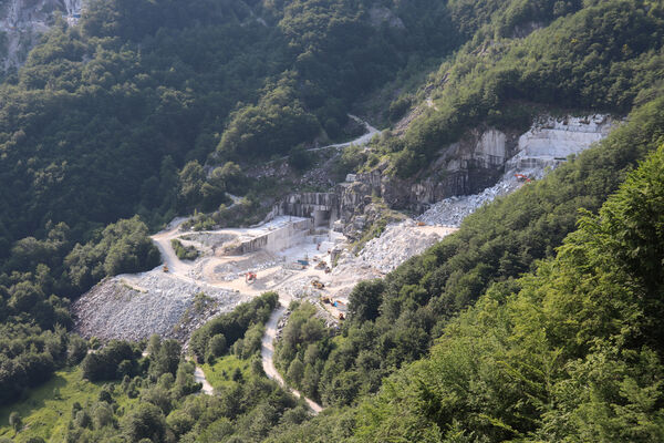 Toscana, Vagli Sotto, Alpi Apuane, 18.6.2023
Cesta z Valle d'Arnetola na Monte Tambura - mramorový lom.
Keywords: Toscana Vagli Sotto Alpi Apuane Monte Tambura