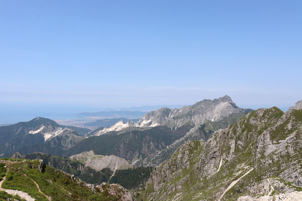 Toscana, Vagli Sotto, Alpi Apuane, 18.6.2023
Passo della Tambura (1622 m).
Klíčová slova: Toscana Vagli Sotto Alpi Apuane Monte Tambura