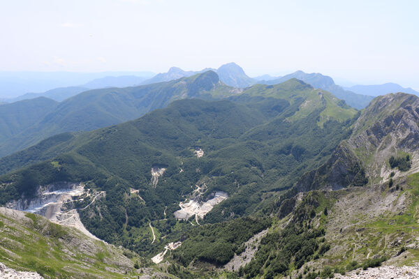 Toscana, Vagli Sotto, Alpi Apuane, 18.6.2023
Pohled z Monte Tambura.
Klíčová slova: Toscana Vagli Sotto Alpi Apuane Monte Tambura