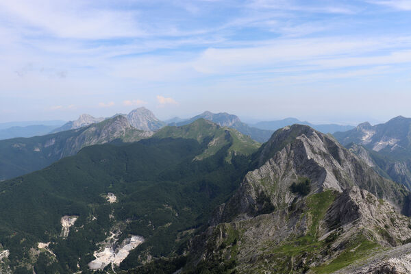 Toscana, Vagli Sotto, Alpi Apuane, 18.6.2023
Alpi Apuane z Monte Tambura.
Keywords: Toscana Vagli Sotto Alpi Apuane Monte Tambura