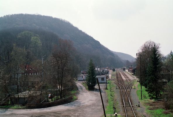 Praha - Zbraslav, 14.4.2005
Železniční stanice, v pozadí hradiště Závist.
Schlüsselwörter: Praha Zbraslav železniční stanice hradiště Závist