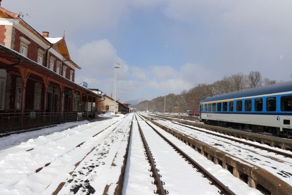 Trutnov, 20.3.2021
Trutnovské nádraží a Černá hora.
Mots-clés: Trutnov Krkonoše Černá hora