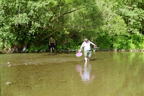 Ulič, 15.6.2002
Brodění řeky Uličky.
Klíčová slova: Ulič řeka Ulička Martin Samek Václav Dušánek