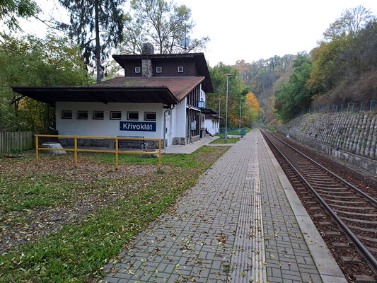 Křivoklát, 21.10.2024
Železniční zastávka.
Schlüsselwörter: Křivoklát železniční zastávka