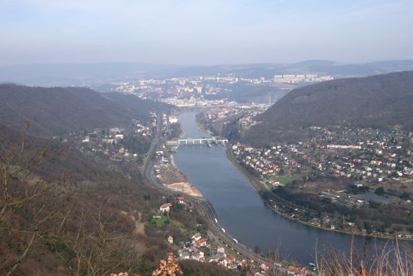 Stebno, 27.3.2016
Pohled z vyhlídky Skály na Ústí nad Labem. 

Klíčová slova: Stebno vyhlídka Skály Ústí nad Labem