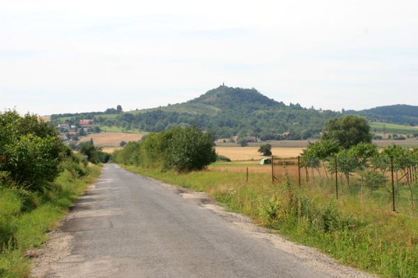 Podhradí - Veliš, 15.8.2007
Pohled na dominantu kraje - vrch Veliš od Jičína - Čejkovic. 
Keywords: Jičín Podhradí Veliš