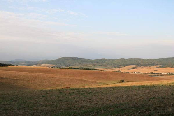 Veľký Blh, 29.9.2012
Pohled od Horného Červeného lesa (Vereš) na Veľký Blh a Čiernu oboru (vrch Hradisko).


Klíčová slova: Veľký Blh Nagybalog Vereš Horný Červený les Veľký Blh Čierna obora