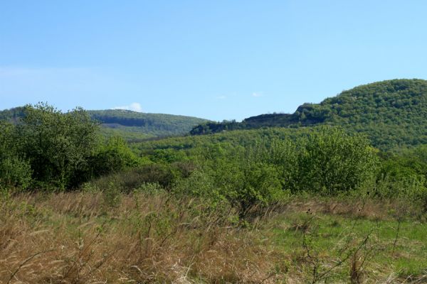 Vinné, 16.4.2007
Pohled od úpatí Vinianskeho hradu na severovýchod na vrch Šutová.
Klíčová slova: Vinné Vihorlat Šutová