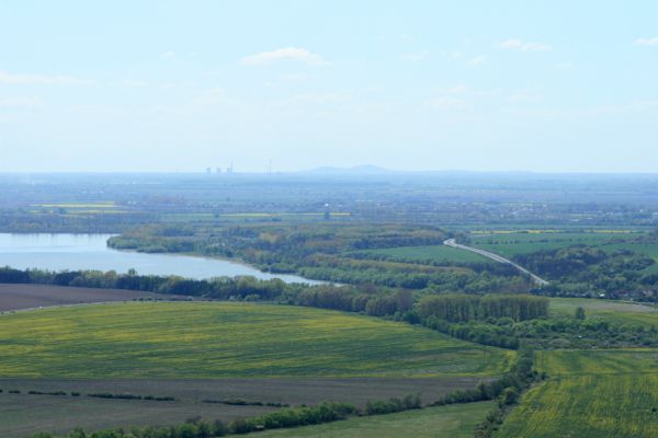 Vinné, 16.4.2007
Pohled z Vinianskeho hradu na jih na Michalovce.
Schlüsselwörter: Vinné Viniansky hrad Michalovce