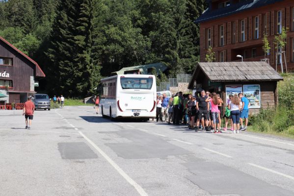 Vítkovice, 25.7.2020
Horní Mísečky. Autobus z Martinic v Krkonoších na Zlaté návrší.
Klíčová slova: Vítkovice Horní Mísečky