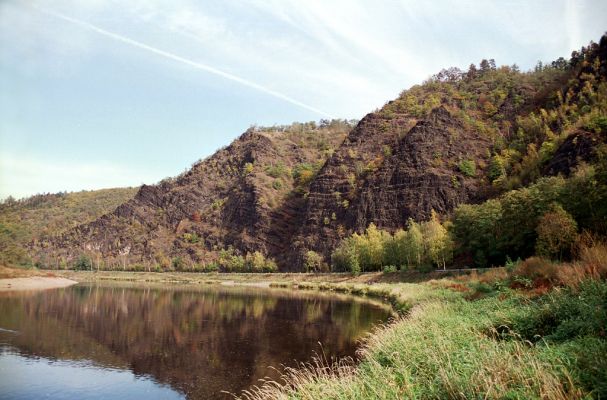 Vrané nad Vltavou, Homole, 19.10.2004
Skalnaté svahy a sutě na svazích Homole jsou biotopem kovaříka Anostirus gracilicollis a mnoha další druhů specializovaných na tento typ biotopu.
Keywords: Vrané nad Vltavou Homole Anostirus gracilicollis, Cardiophorus erichsoni nigerrimus Quasimus minutissimus