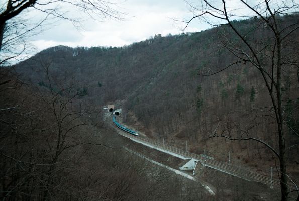 Vranov, 4.4.2006
Pohled z Jeleního skoku na údolí Svitavy pod Novým Hradem.

Mots-clés: Vranov Jelení skok Svitava Pendolino