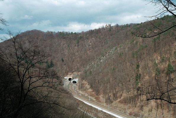 Vranov, 4.4.2006
Pohled z Jeleního skoku na údolí Svitavy pod Novým Hradem.

Klíčová slova: Vranov Jelení skok Svitava Limoniscus violaceus