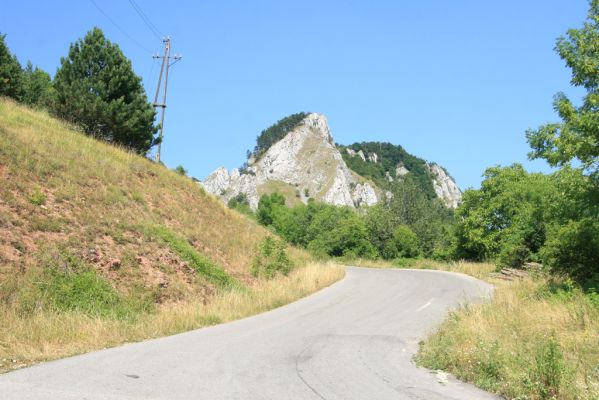 Vršatské Podhradie, 6.8.2013
Vršatská bradlá z cesty ze vsi k chatě Vršatec. 
Schlüsselwörter: Vršatské Podhradie Vršatská bradlá