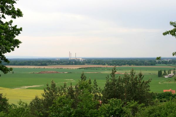 Vysoká nad Labem, 17.5.2008
Pohled z vrchu Lhota k Opatovické elektrárně. Před elektrárnou je pás lužních lesů v okolí řeky Labe.
Klíčová slova: Vysoká nad Labem vrch Lhota Labe Opatovická elektrárna