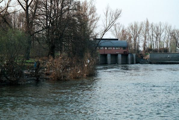 Vysoká nad Labem, 21.4.2006
Vodní elektrárna u Opatovického jezu.
Schlüsselwörter: Vysoká nad Labem Opatovický jez Labe