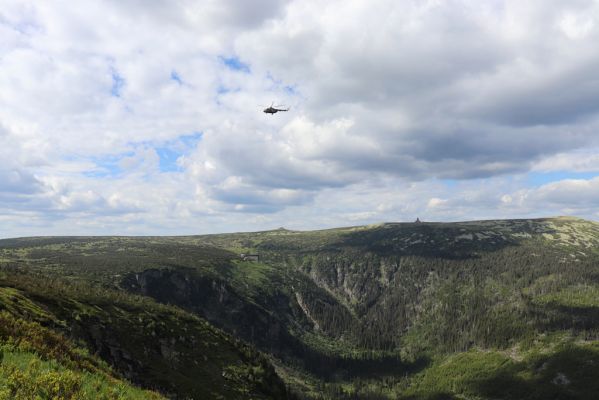 Špindlerův Mlýn, 23.6.2020
Pohled od Zlatého návrší přes Labský důl na Vysoké kolo.
Keywords: Špindlerův Mlýn Krkonoše Zlaté návrší Labský důl Vysoké kolo