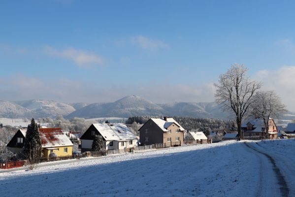 Žacléř, 11.1.2022
Čtvrť Betlém I. - pohled na Vraní hory.
Klíčová slova: Krkonoše Rýchory Žacléř Vraní hory