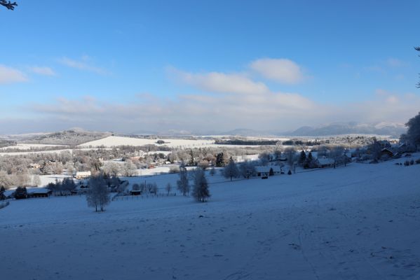 Žacléř, 11.1.2022
Rýchory, pod Boberskou strání. Pohled Vraní hory.
Klíčová slova: Krkonoše Rýchory Žacléř Bobr Vraní hory