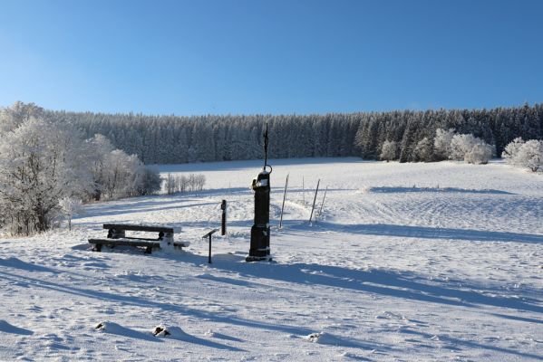 Žacléř, 11.1.2022
Rýchory, Vizov - Röhrichtův kříž.
Mots-clés: Krkonoše Rýchory Žacléř Vizov Röhrichtův kříž