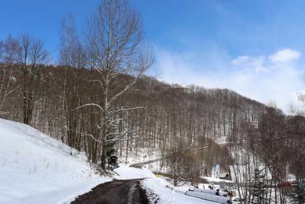 Žacléř, 20.3.2021
Zámecký vrch z Prkenného Dolu.
Schlüsselwörter: Žacléř Krkonoše Rýchory Prkenný Důl Zámecký vrch