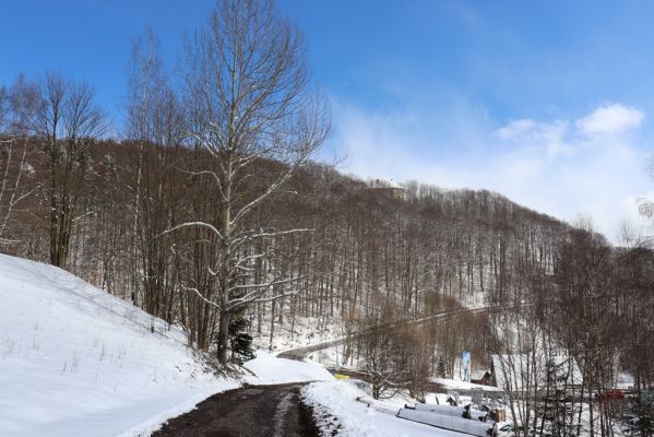 Žacléř, 20.3.2021
Zámecký vrch z Prkenného Dolu.
Klíčová slova: Žacléř Krkonoše Rýchory Prkenný Důl Zámecký vrch