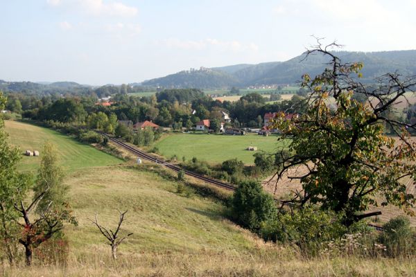 Záměl, 20.9.2009
Pohled od stepi u Zámělského borku na Potštejn.
Schlüsselwörter: Záměl Zámělský borek Potštejn