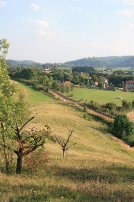 Záměl, 20.9.2009
Pohled ze stepi u Zámělského borku na Záměl a Potštejn.
Mots-clés: Záměl Zámělský borek Potštejn Anthaxia candens