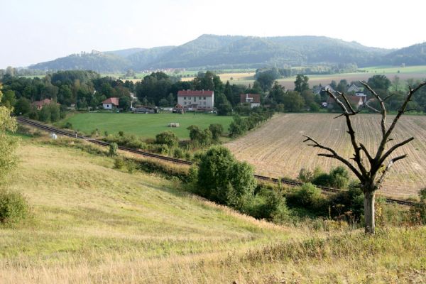 Záměl, 20.9.2009
Pohled ze stepi u Zámělského borku na Záměl a Potštejn.
Schlüsselwörter: Záměl Zámělský borek Potštejn Anthaxia candens