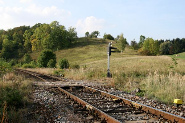 Záměl, 20.9.2009
Pohled od obce Záměl na stepi a starou třešňovku u Zámělského borku.
Klíčová slova: Záměl Zámělský borek Anthaxia candens