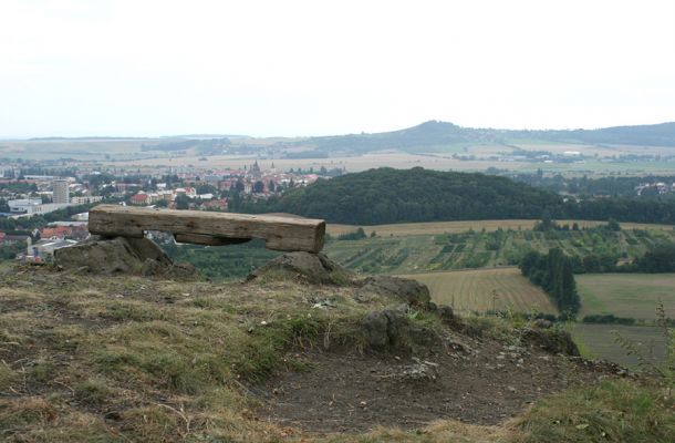 Jičín - vrch Zebín, 15.8.2007
Pohled z vrcholu Zebína na jihovýchod, na Jičín, vrch Čeřovku a na obzoru na vrch Veliš.
Klíčová slova: Jičín Zebín Veliš