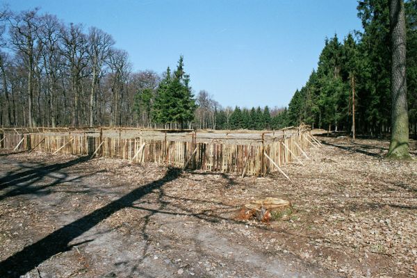 Žehuňská obora, 3.10.2002
Fotoreportáž likvidace listnatého lesa v NPR Žehuňská obora. Stanovisko předsednictva STUŽ č. 102: http://www.stuz.cz/view.php?nazevclanku=stanovisko-predsednictva-stuz-c-102&cisloclanku=2005101601
Mots-clés: Žehuňská obora Kněžičky