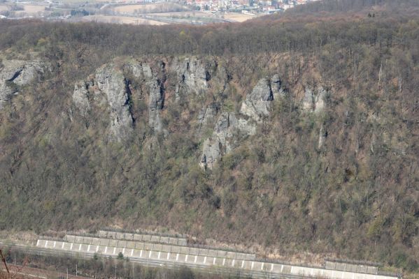 Zvolen, 4.4.2016
Javorie - Pustý hrad. Pohled na Veľkou stráž - skály nad Hronem.





Mots-clés: Zvolen Javorie Pustý hrad Veľká stráž